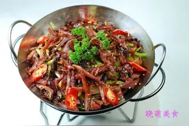 干锅手撕鸡、麻辣兔丁、干煸牛蛙的家常做法，营养美味图片