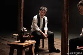 Eason献唱英雄联盟动画《双城之战》中文主题曲：《孤勇者》图片