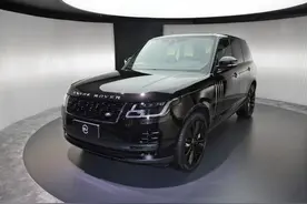 能买下这5.0T V8的路虎揽胜，首先是有250万，其次是看不上奔驰图片