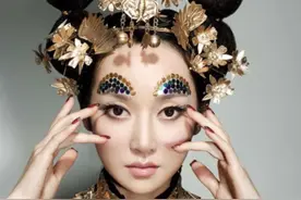 萨顶顶的“真人”长啥样？卸妆后“神婆变女神”，网友：早该红了图片