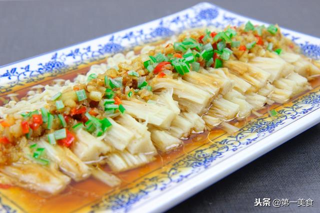 金针菇怎么做成凉菜？大厨简单操作，特别下酒，几下就能做好