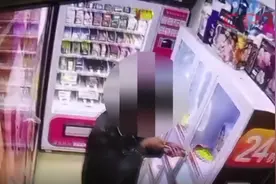撬开无人售货机，他疯狂盗窃成人用品！“为了自己用”图片