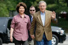 美国华裔部长赵小兰：40岁嫁国会议员，无儿无女两人相伴28年图片