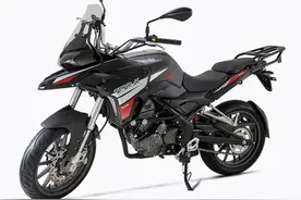 贝纳利入门之选TRK251，油箱17L，功率20kw，轻松摩旅且实用图片