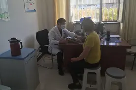 【医者磐心·不负使命】脚踏实地，刻苦钻研，恪尽职守，无私奉献——记2021年高台县“优秀医师”薛磊图片