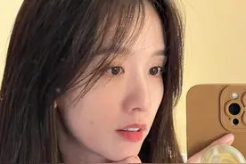 “最美学姐”晁然被求婚！相恋9年男友激动爆哭，退圈后改当博主图片