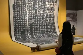 “流浪大师”沈巍现场秀书法，10个字卖了9万，网友：当代颜真卿图片