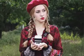 一个女人最高级的性感：身段软，手段硬图片