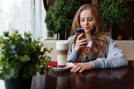 “手机死机了”不是my phone is dead，说错可就尴尬了图片