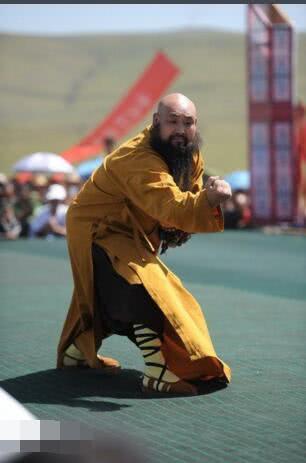 咏春挑战当代格斗要打裸拳,结果10秒被胖揍20余拳惨遭KO