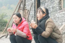 湘妹子独居世外深山，将废弃石头屋改造成豪华别墅，成果让人羡慕视频封面