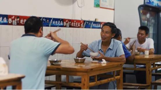 天府旅游美食·舌尖上的非遗 | 富顺豆花：凝脂白玉堆软雪，生香赤焰缀轻衣
