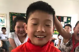 中国人衣服上“信息量超大”英文，简直就是大型自黑现场图片