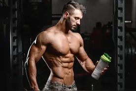 经常喝蛋白粉，能不能起到增肌的效果呢？图片