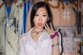 【约拍系列】涂鸦墙#人像摄影#，#美女#喷漆涂鸦，差点被警察抓图片