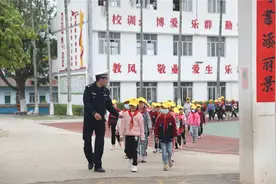 新学期，新使命，钦州警方护你犇向新学期！图片