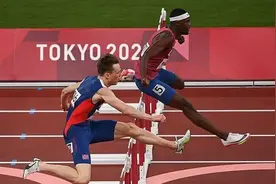 奥运赛场的黑科技：400米栏冠军穿超级鞋引争议 鲨鱼泳衣风靡一时图片