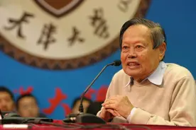 杨振宁没有在祖国最困难的时候回来，但在国家最需要他时回来了图片
