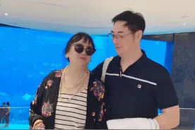 沈腾父母豪华酒店庆生，沈腾一脸淤青还乐呵，姐姐尖下巴像蛇精？图片