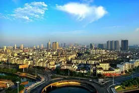 同位于安徽的黄山市和池州市，谁的综合实力更强？图片