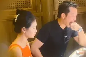 郑恺夫妇品尝南昌美食，苗苗开心到手舞足蹈，郑恺当众剔牙疑秃顶图片