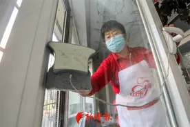 一天最多干三家！送货员变身家政服务员，收入多一倍图片