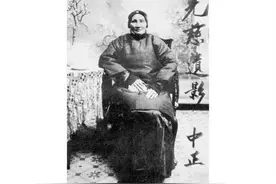 她是尼姑，还俗嫁大自己22岁的男子，生下一个家喻户晓的儿子图片