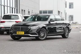 新车｜新款奔驰E级正式上市，小幅上涨，全系标配2.0T发动机图片