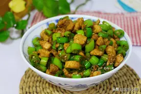 晚餐，宝爸做了拿手菜，鸡胸肉这样做，香又嫩，给猪肉都不换图片
