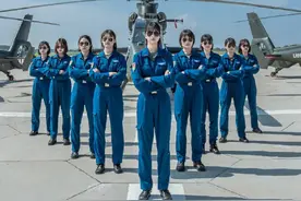 又美又飒！陆军首批10名女飞行学员完成首次单飞图片