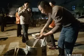 莆田乡村大锅饭真好吃，很久没有跟村里人一起吃饭玩耍了图片