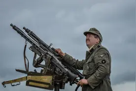 MG-42机枪射速最高达1500发每分钟，被戏称为希特勒的“电锯”图片