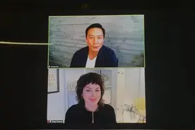 47岁吴彦祖受邀到大学讲课，胡子拉碴略显老态，被指撞脸苏大强图片