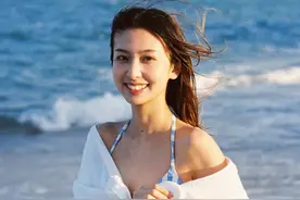 假期游玩拍照的9个姿势，照着这些姿势拍，拍照很美也自然图片