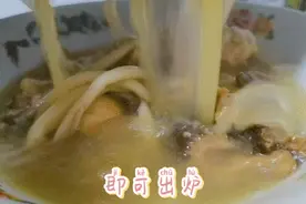 教你菌菇鸡腿汤，做法简单，鸡汤鲜香浓郁，鸡肉鲜嫩，营养丰富图片