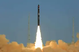 为何大多数火箭漆成白色，而中国谷神星一号却是黑色？图片