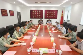 区领导“八一”前夕开展走访慰问活动图片