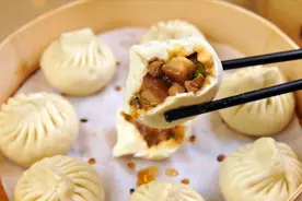 做茄子馅包子，要不要杀水？包子铺大娘教你方法，柔软滑嫩很入味图片