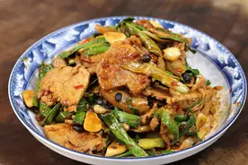 霜降后，要多吃猪肉，简单一炒开胃又好吃，肥而不腻，真解馋图片