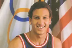 为进入NBA隐瞒伤情，最终因伤病毁了自己，断送了开拓者的王朝图片