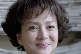 她5岁出道，被父亲吸血11年，婚后遭丈夫劈腿，60岁重获新生图片