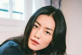 单眼皮高颧骨，人称大表姐的刘雯，为何深受观众喜爱？图片