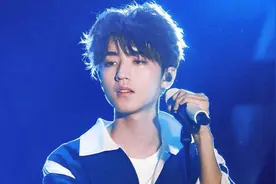 王俊凯暴瘦20斤，为工作瘦到脱相，气质萎靡双目无神图片