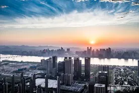买房，要学“上海老阿姨”| 程立图片