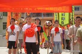 广西博白学霸考上清华大学，江宁乡亲举行庆典，场面盛大喜庆图片