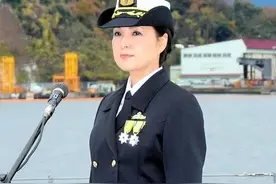 离婚、“弃女”、从军，岛国首位女舰长的霸气人生图片