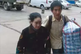 12年前，那个“千里背疯娘上大学”的儿子，如今怎么样了？图片