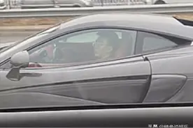 郭麒麟开400万豪车出门，富二代架势相当拉风，不愧是真土豪图片