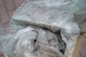 细思则恐！青岛一市民拼多多网购一个月后收到卖家“垃圾”快递？图片