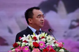 十年磨一剑！卓尔新主场“酋长球场”开建图片